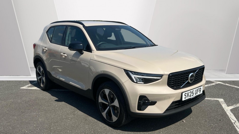 Main listing image - Volvo XC40