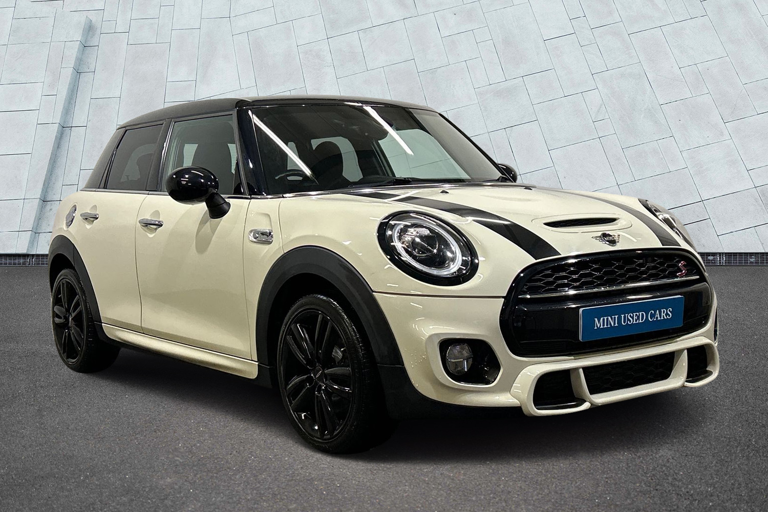 Main listing image - MINI Hatchback 5dr