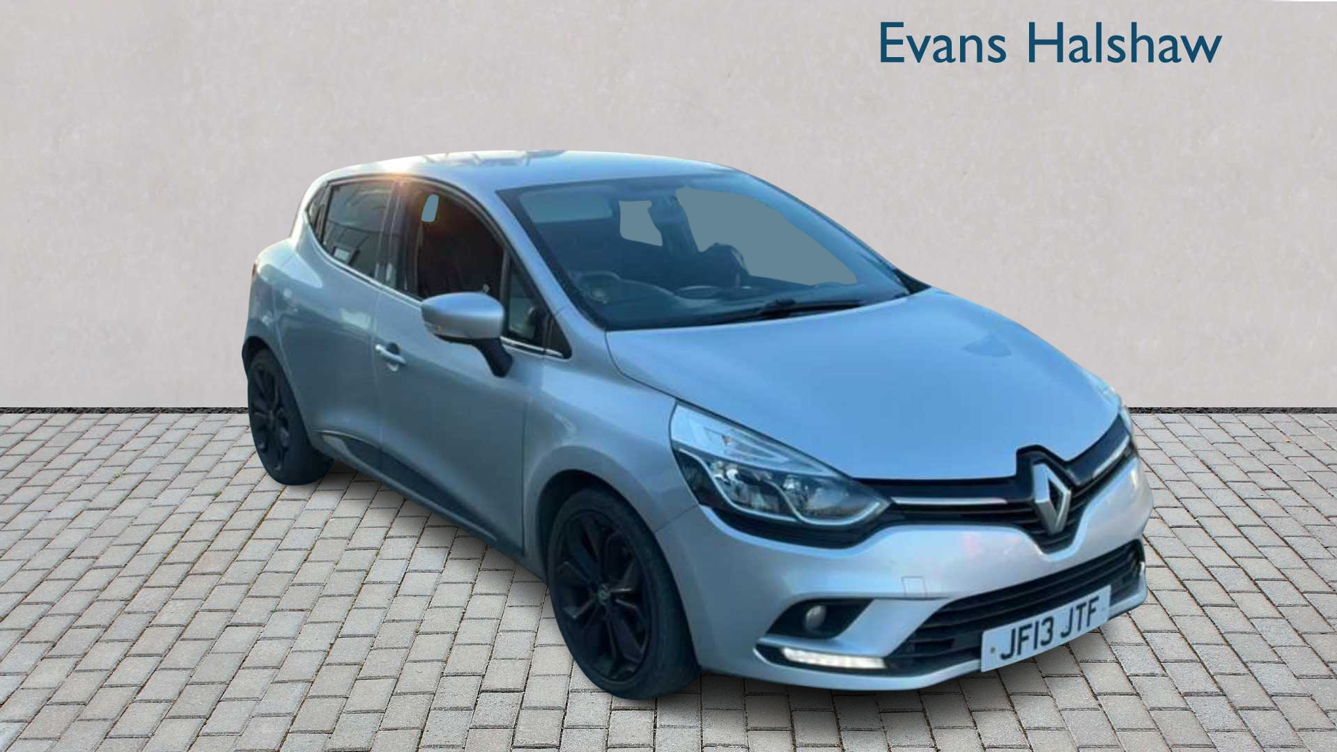 Main listing image - Renault Clio