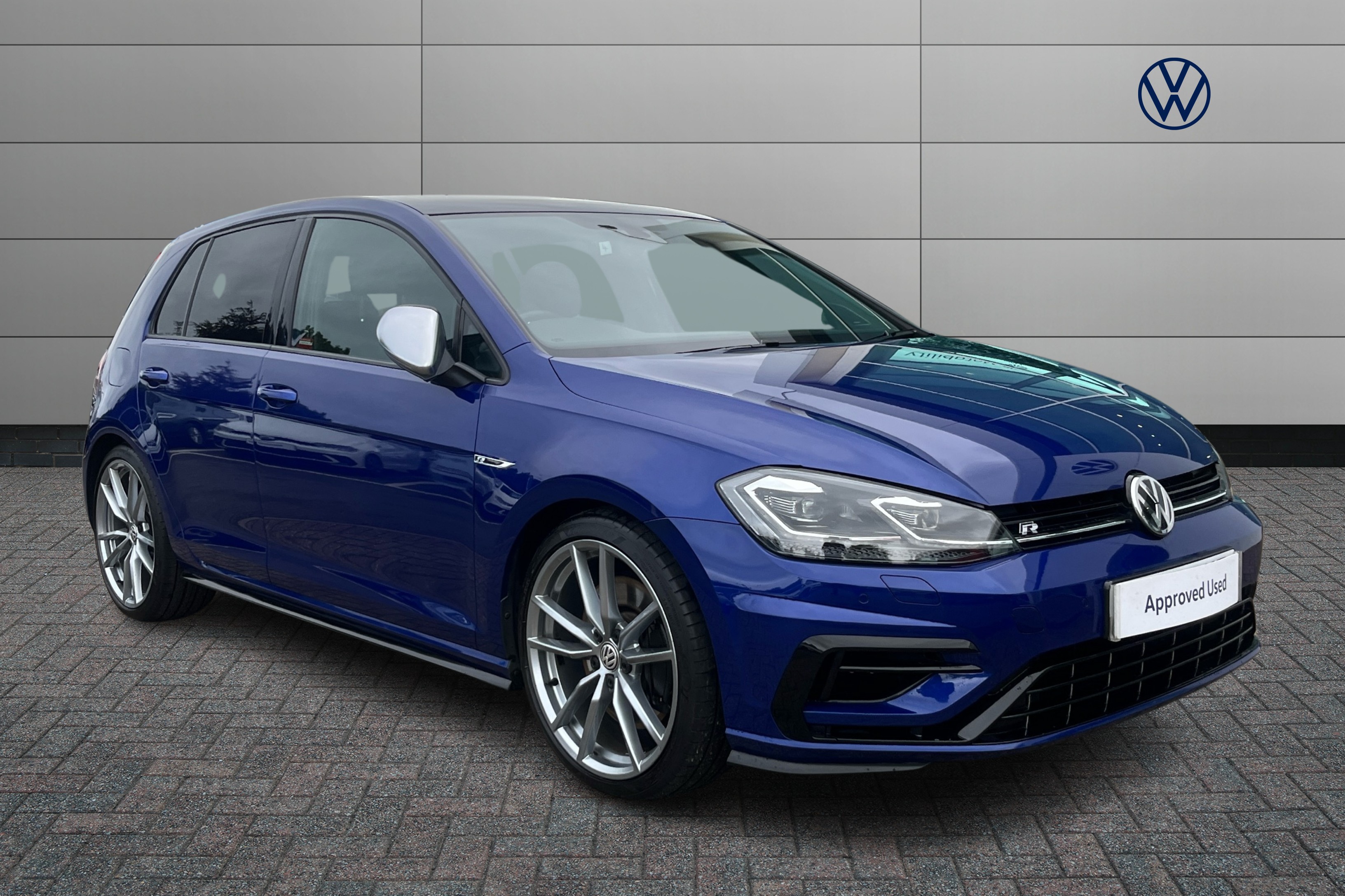 Main listing image - Volkswagen Golf R