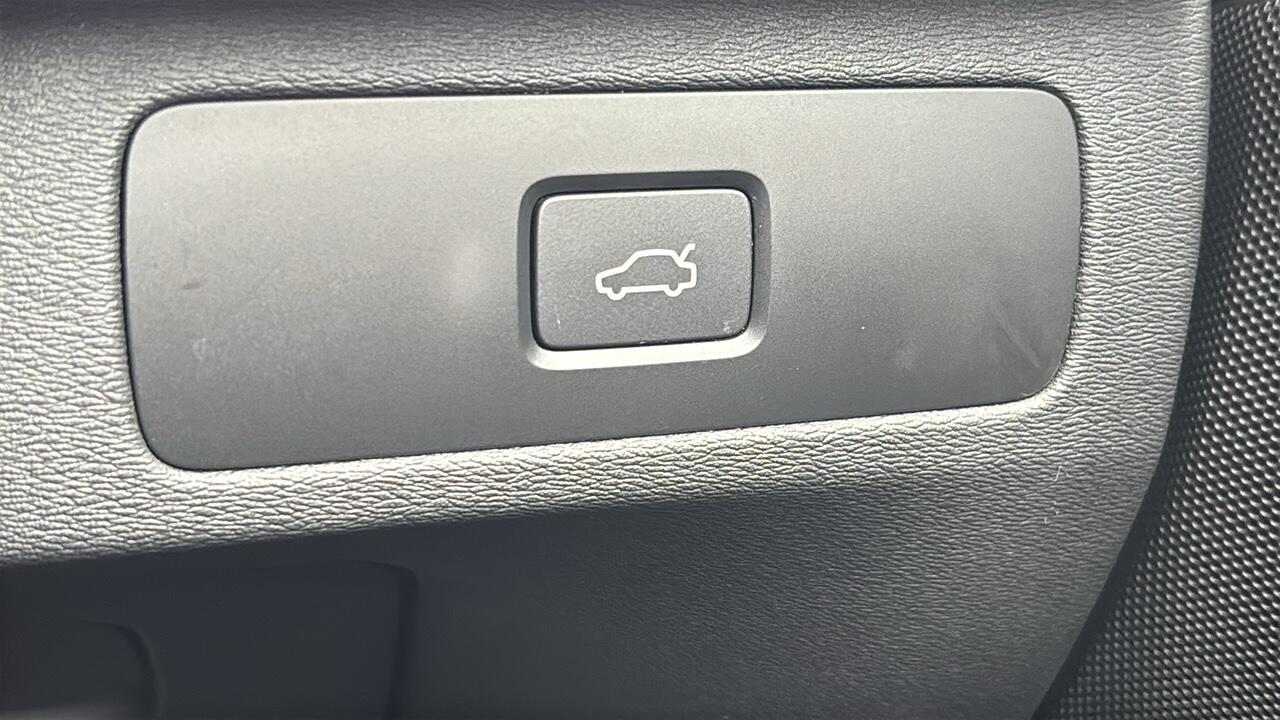 Main listing image - Volvo XC90