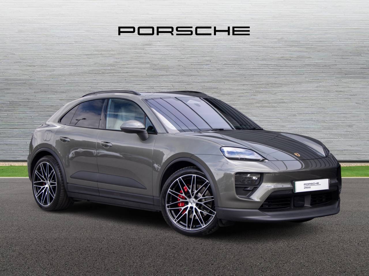 Main listing image - Porsche Macan
