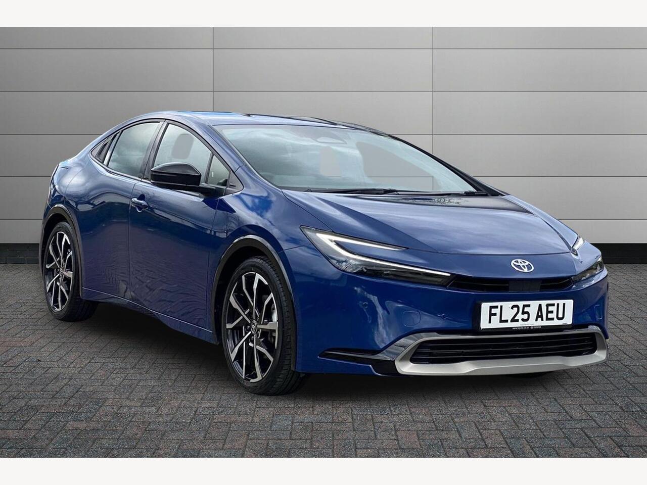 Main listing image - Toyota Prius Plug-In