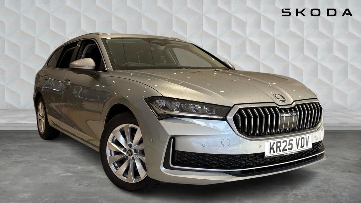 Main listing image - Skoda Superb Estate
