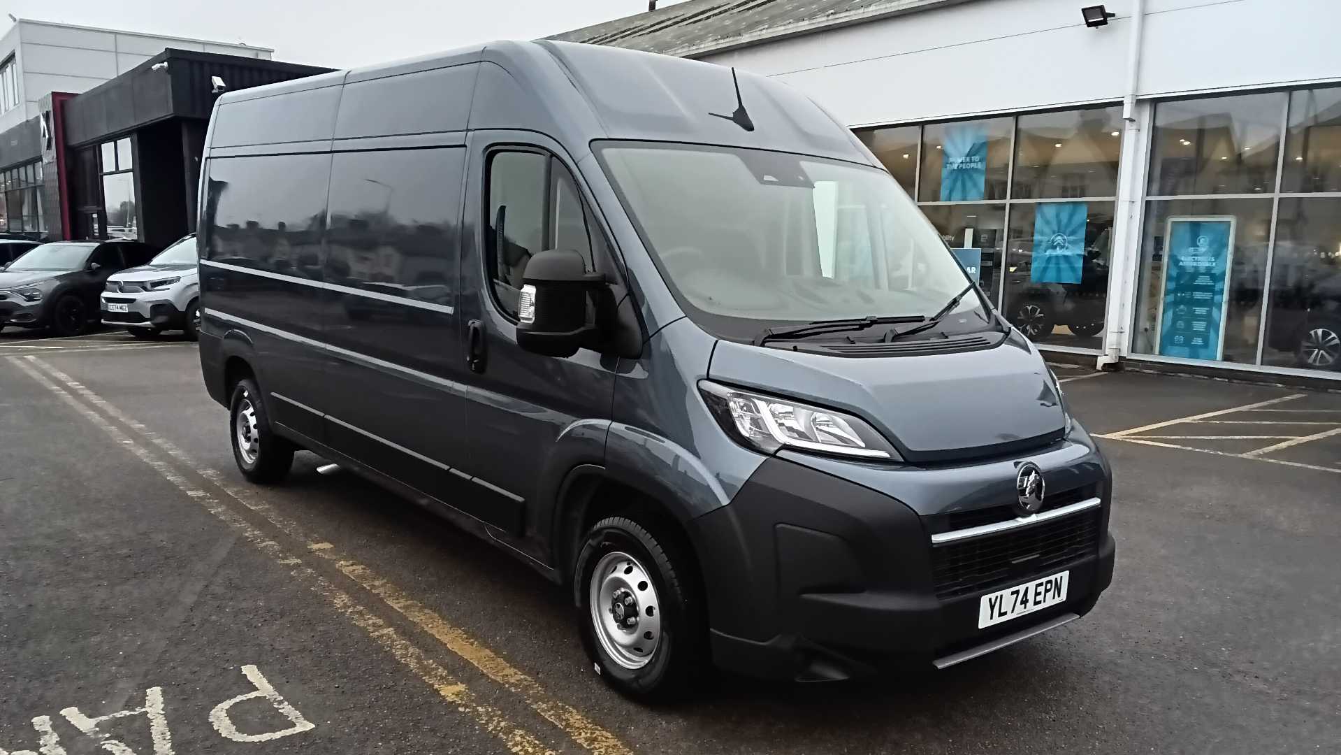 Main listing image - Vauxhall Movano