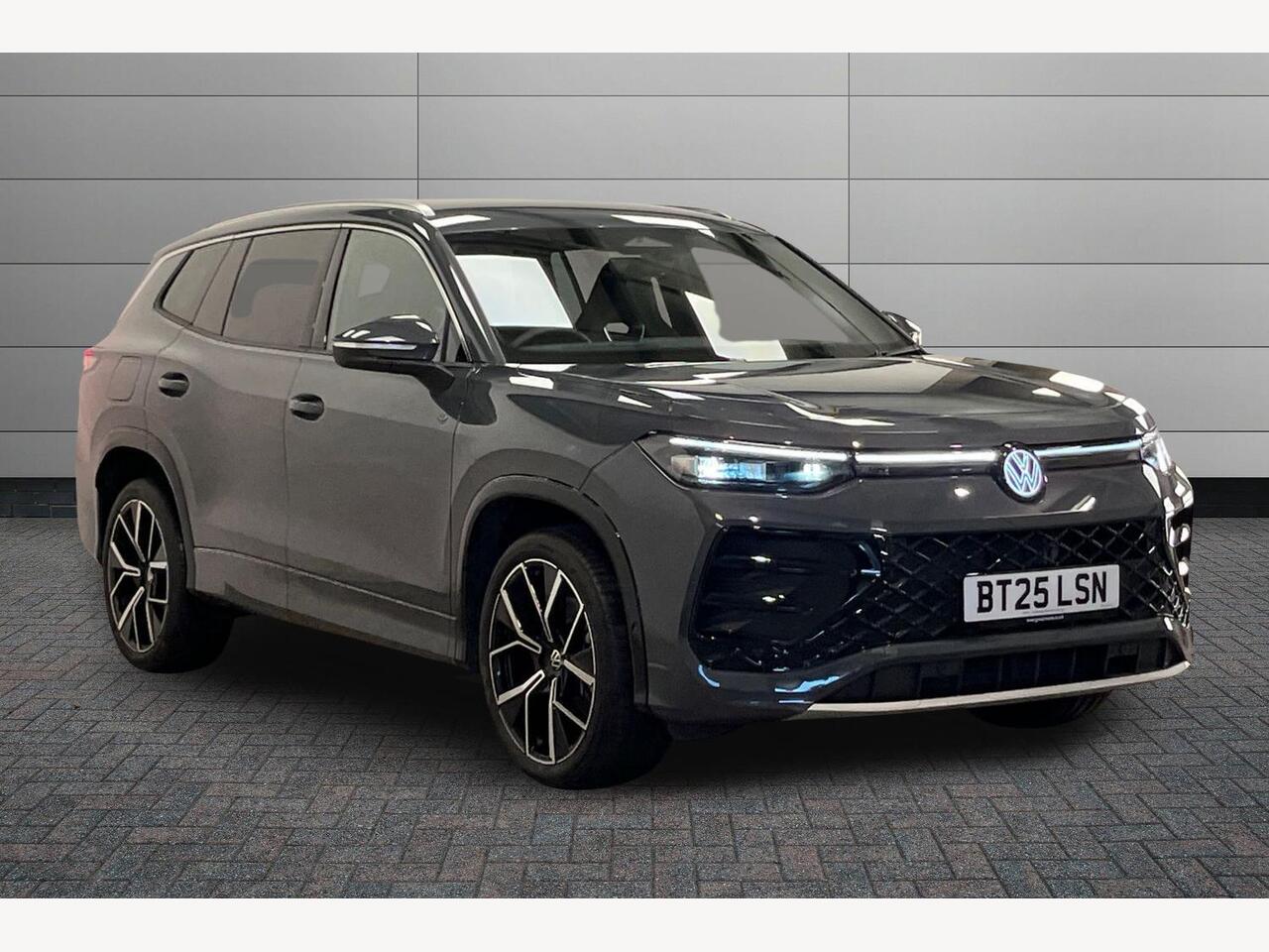 Main listing image - Volkswagen Tayron