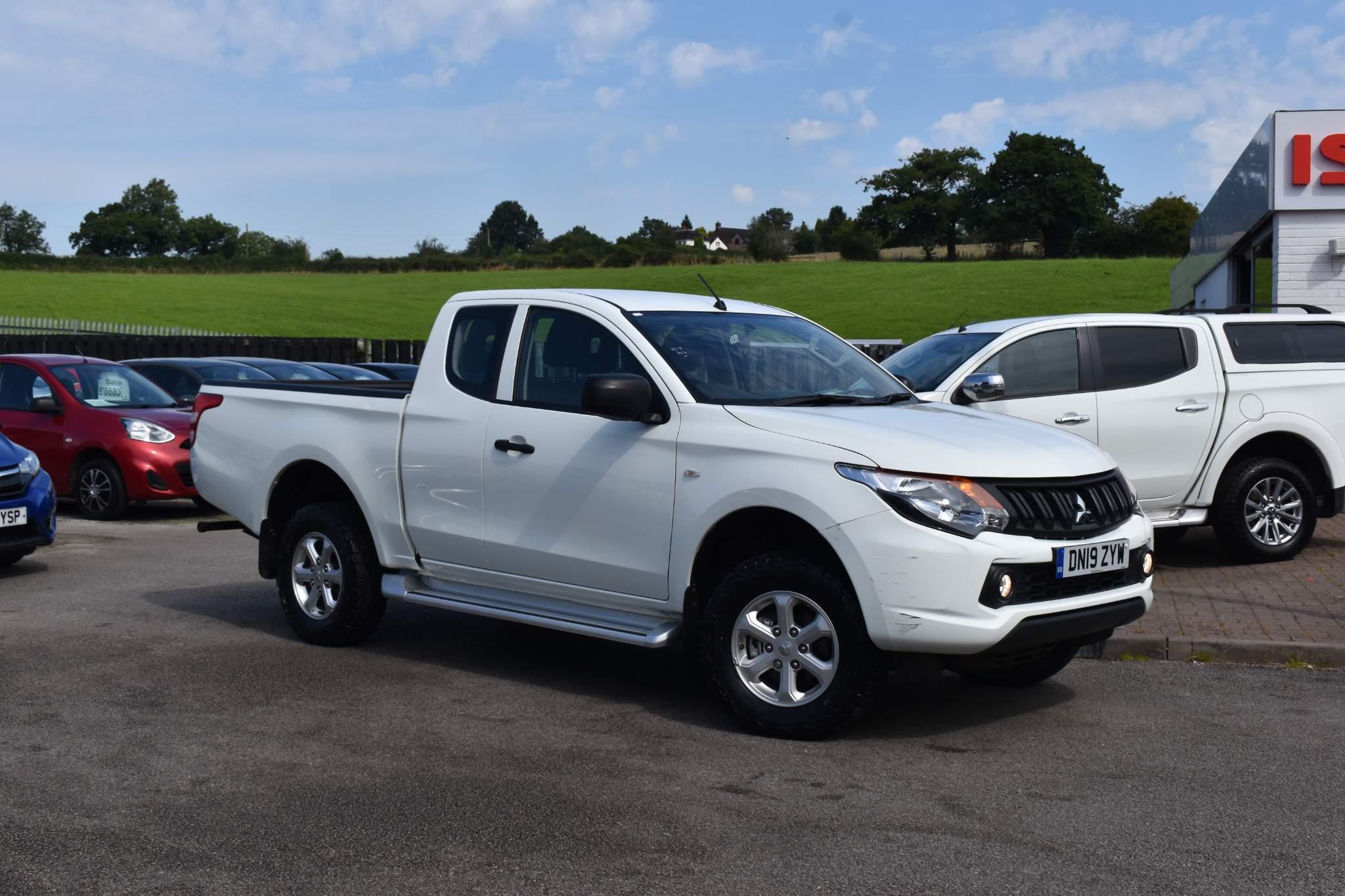 Main listing image - Mitsubishi L200