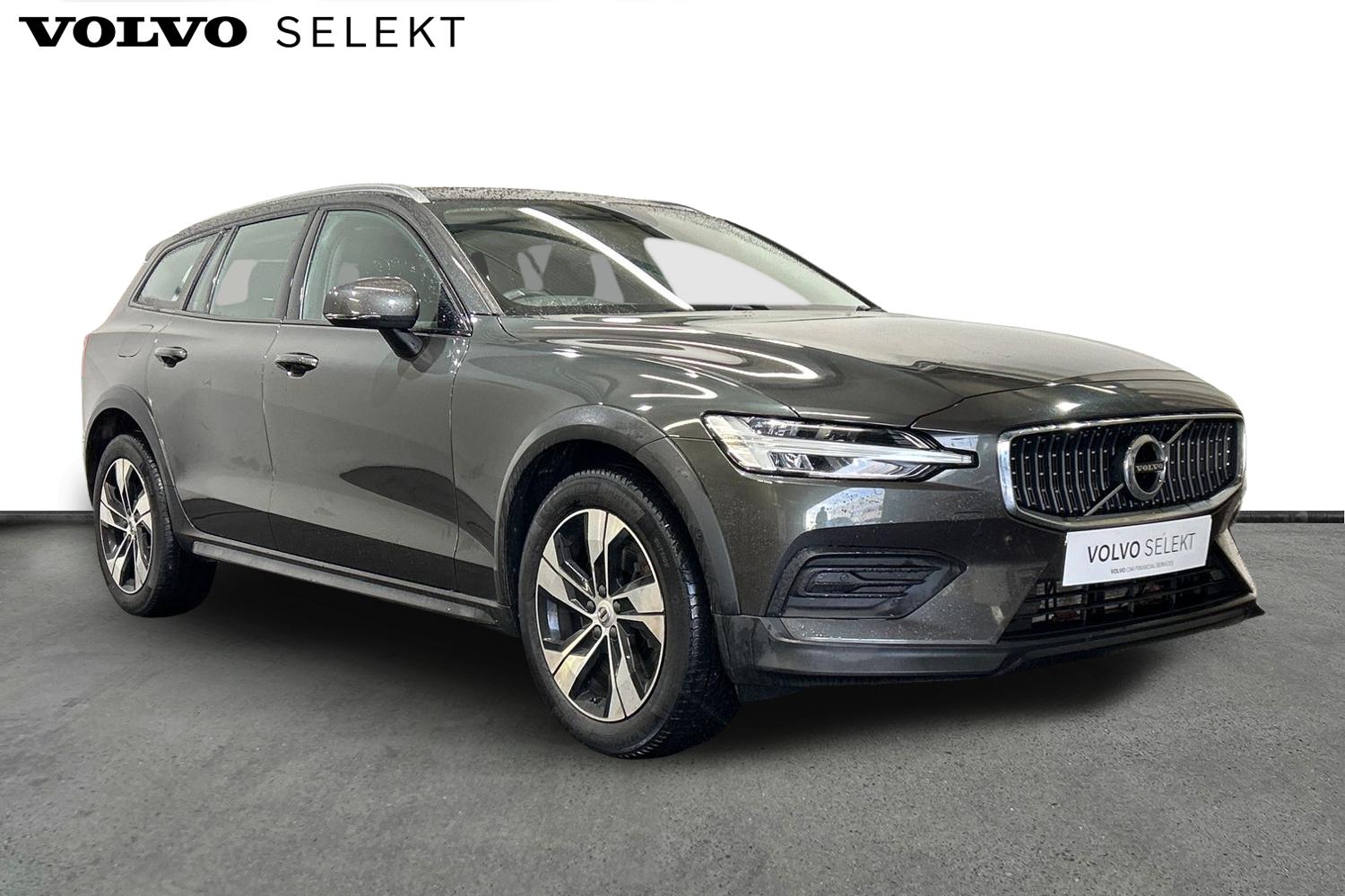 Main listing image - Volvo V60 Cross Country