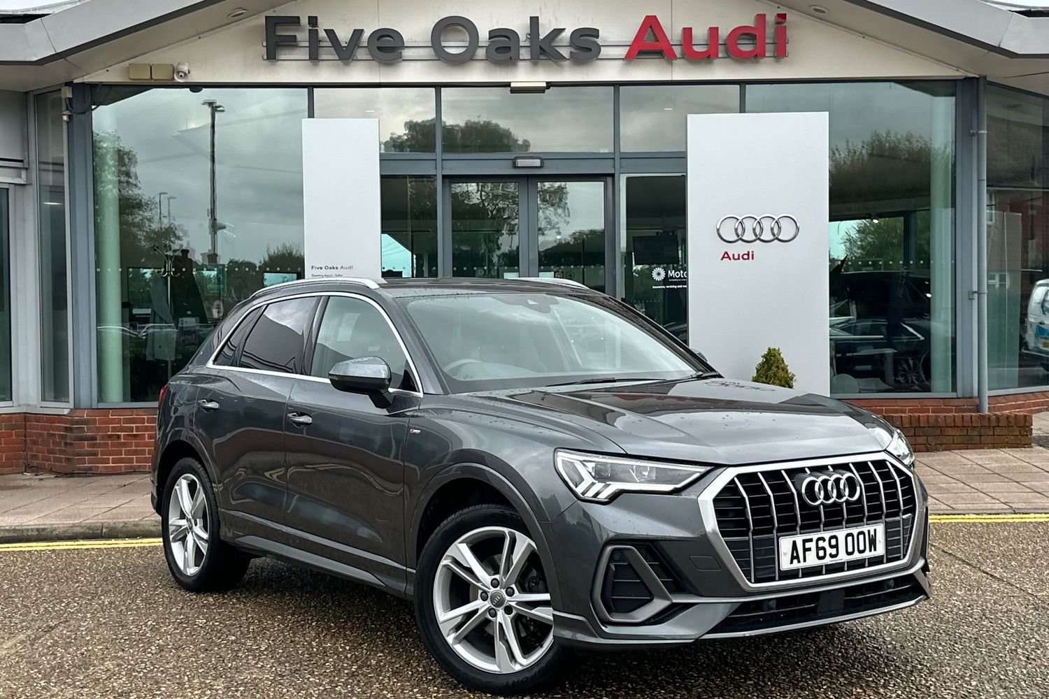 Main listing image - Audi Q3