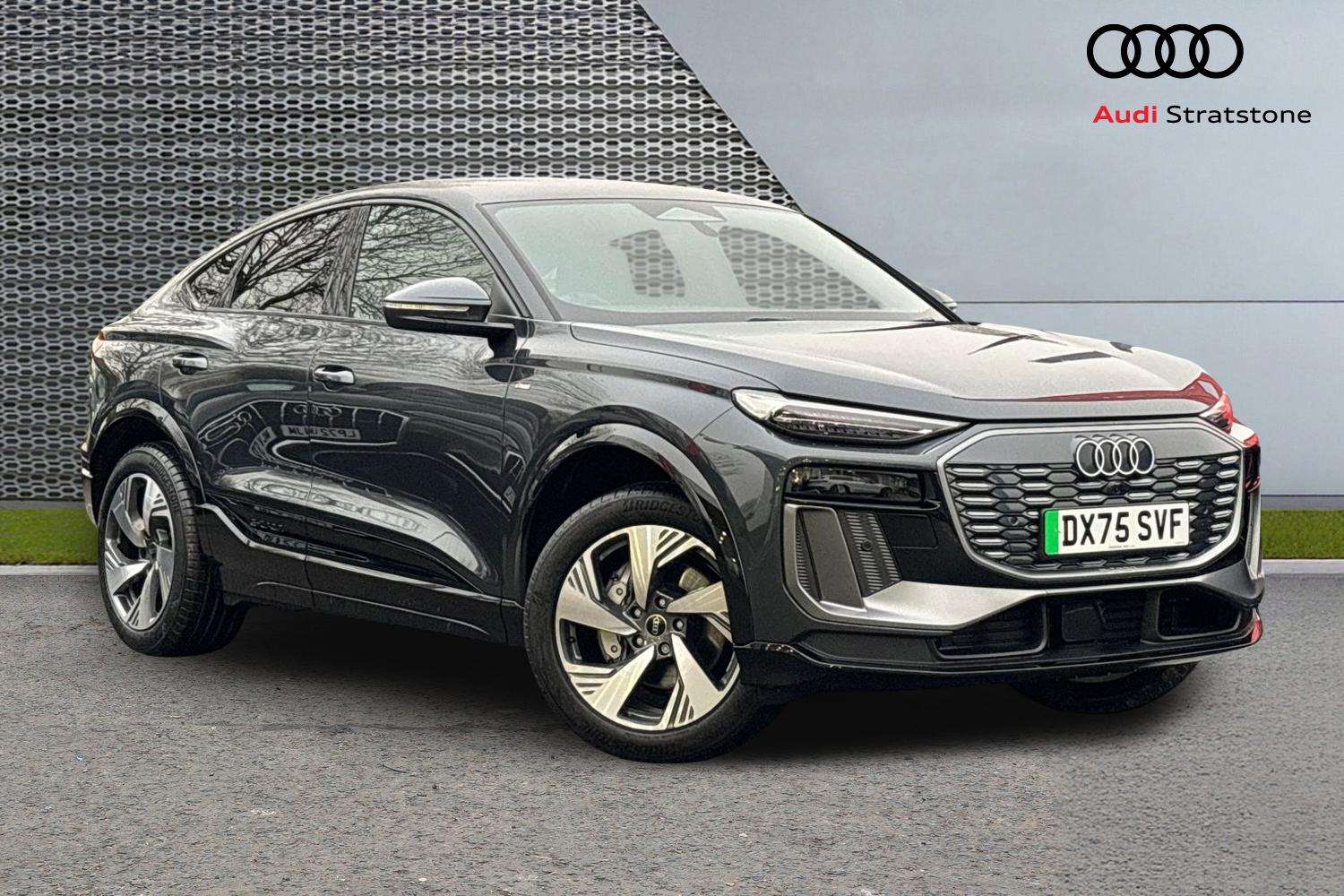 Main listing image - Audi Q6 e-tron