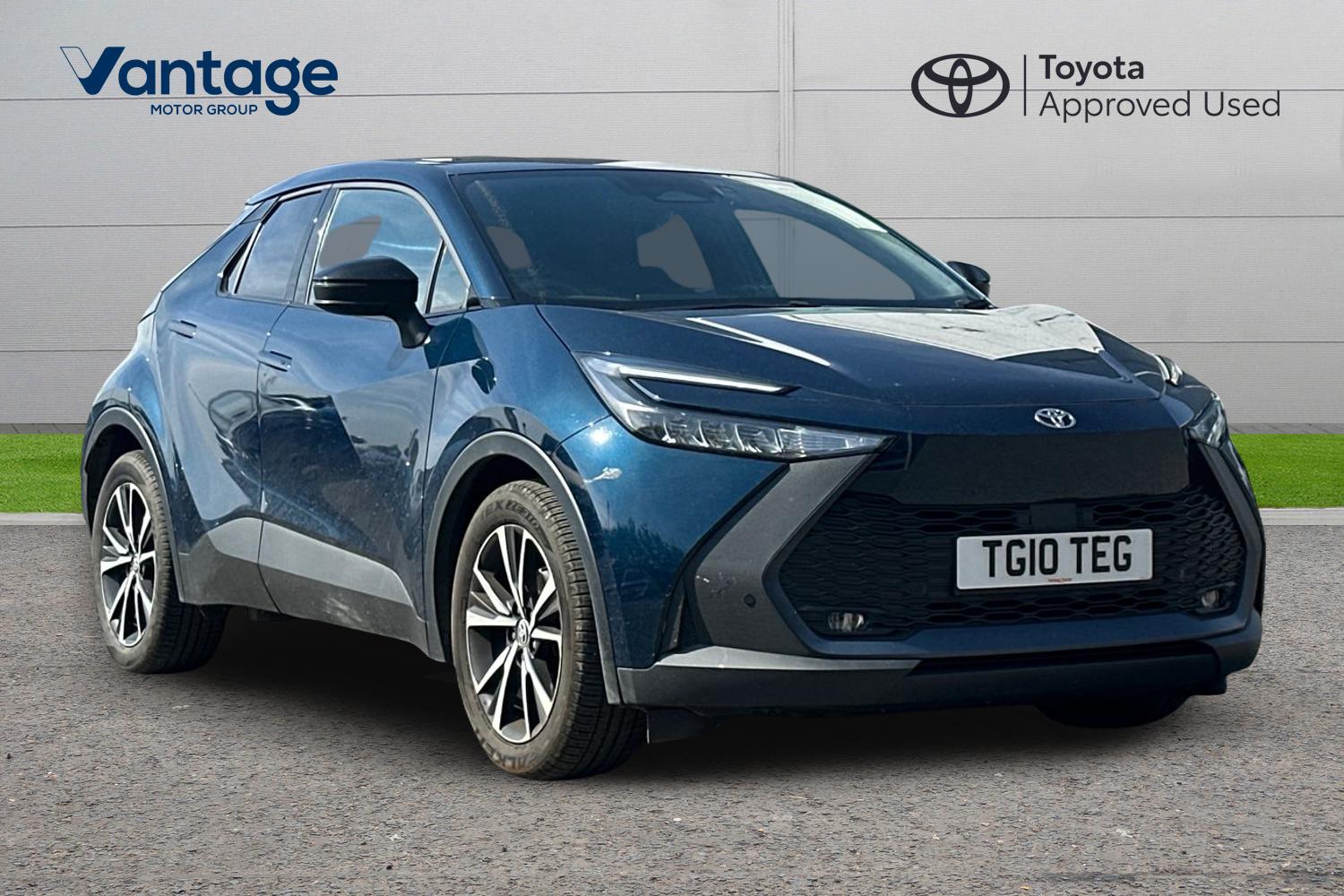 Main listing image - Toyota C-HR