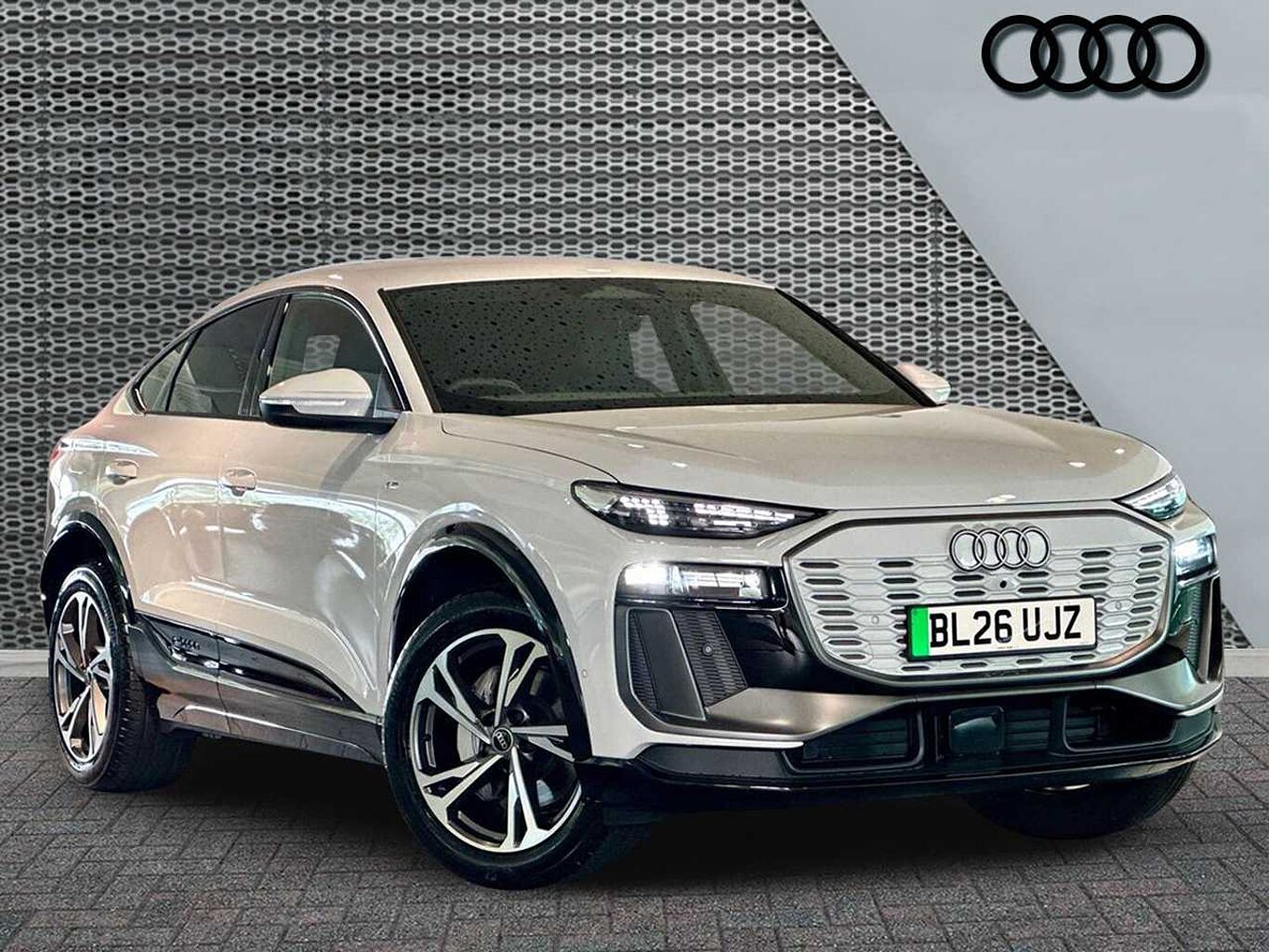 Main listing image - Audi Q6