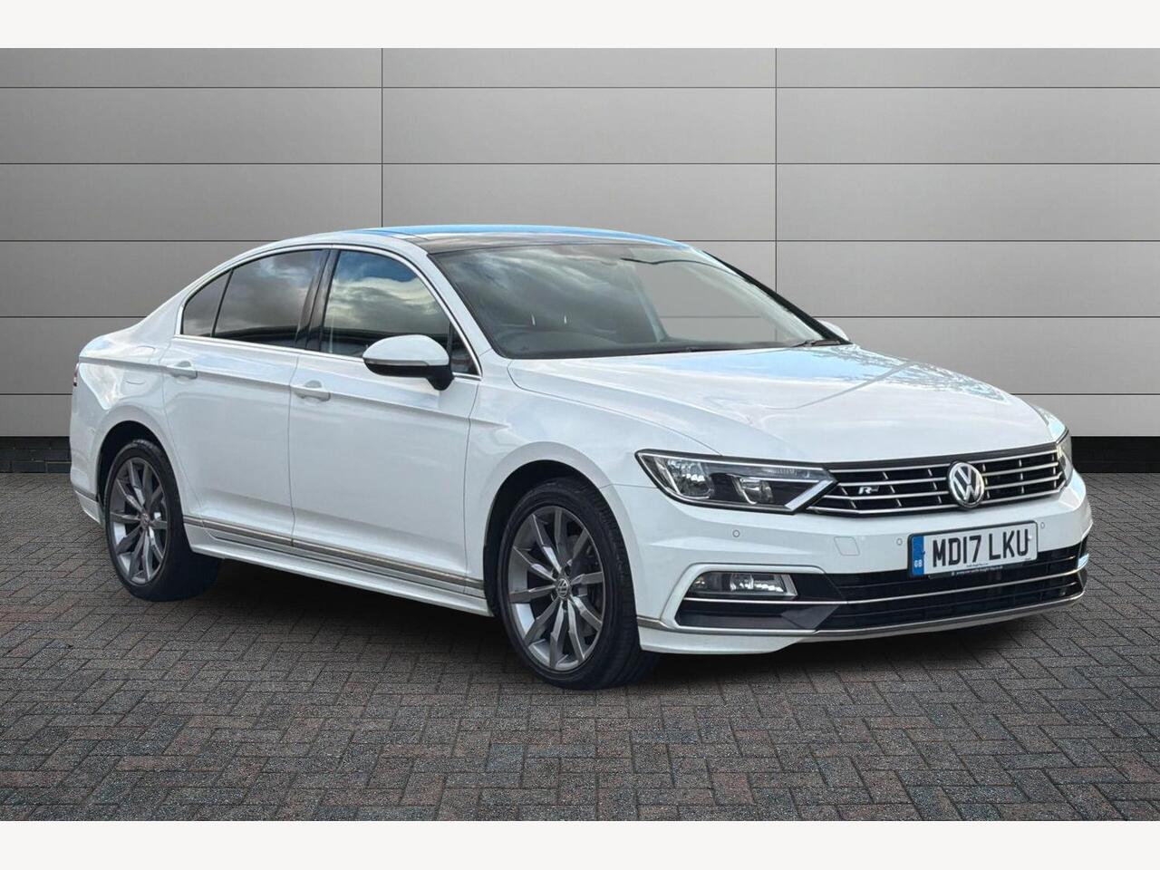 Main listing image - Volkswagen Passat