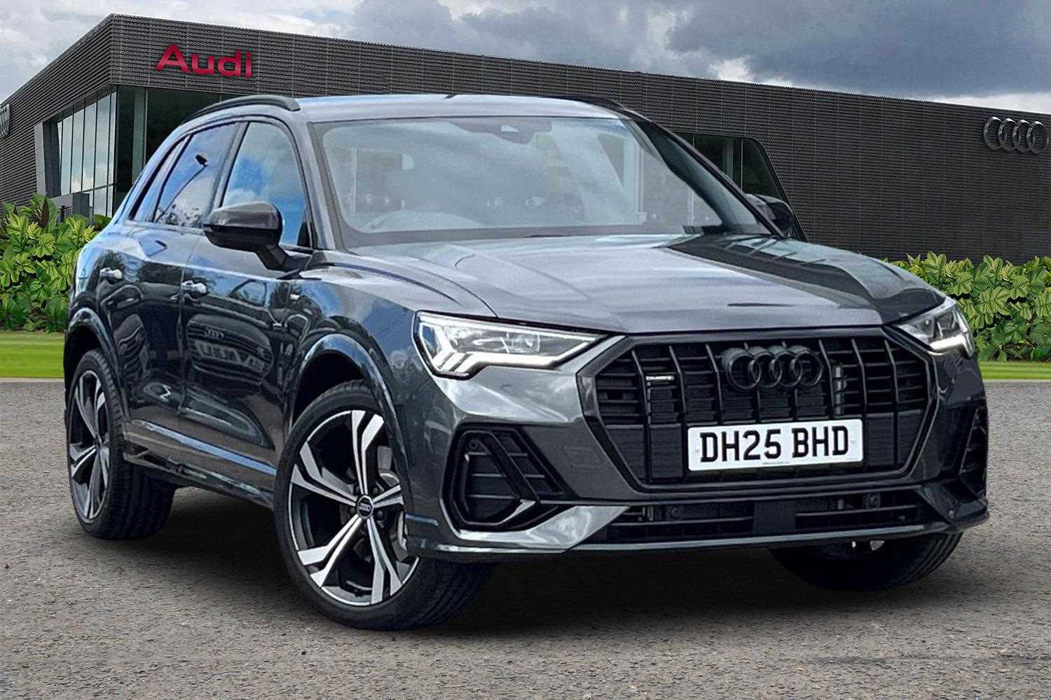 Main listing image - Audi Q3