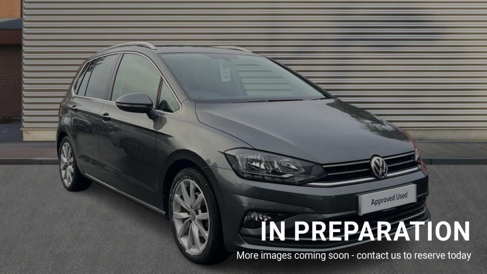 Main listing image - Volkswagen Golf SV