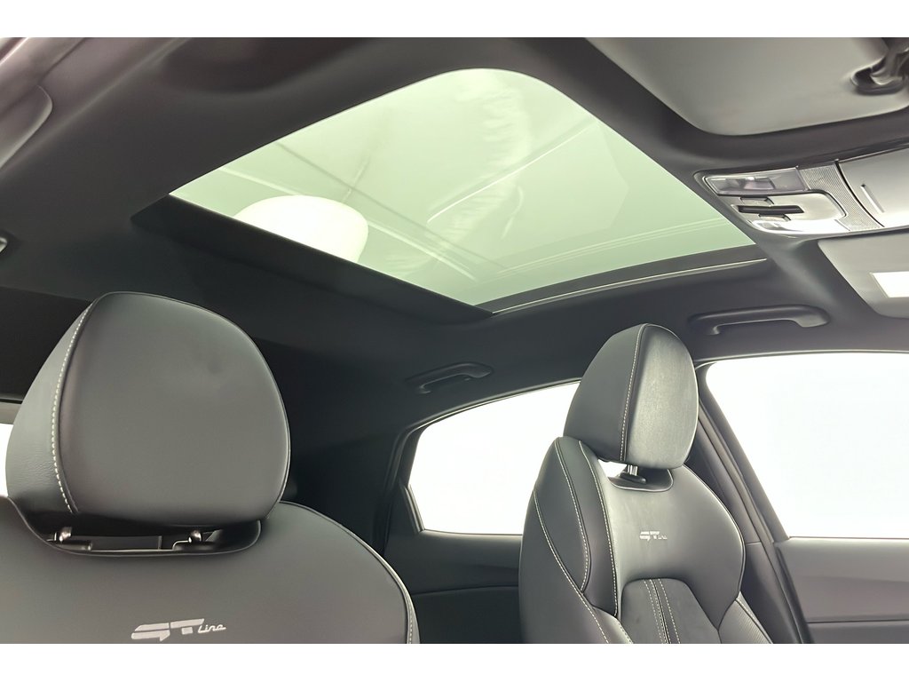 Main listing image - Kia XCeed