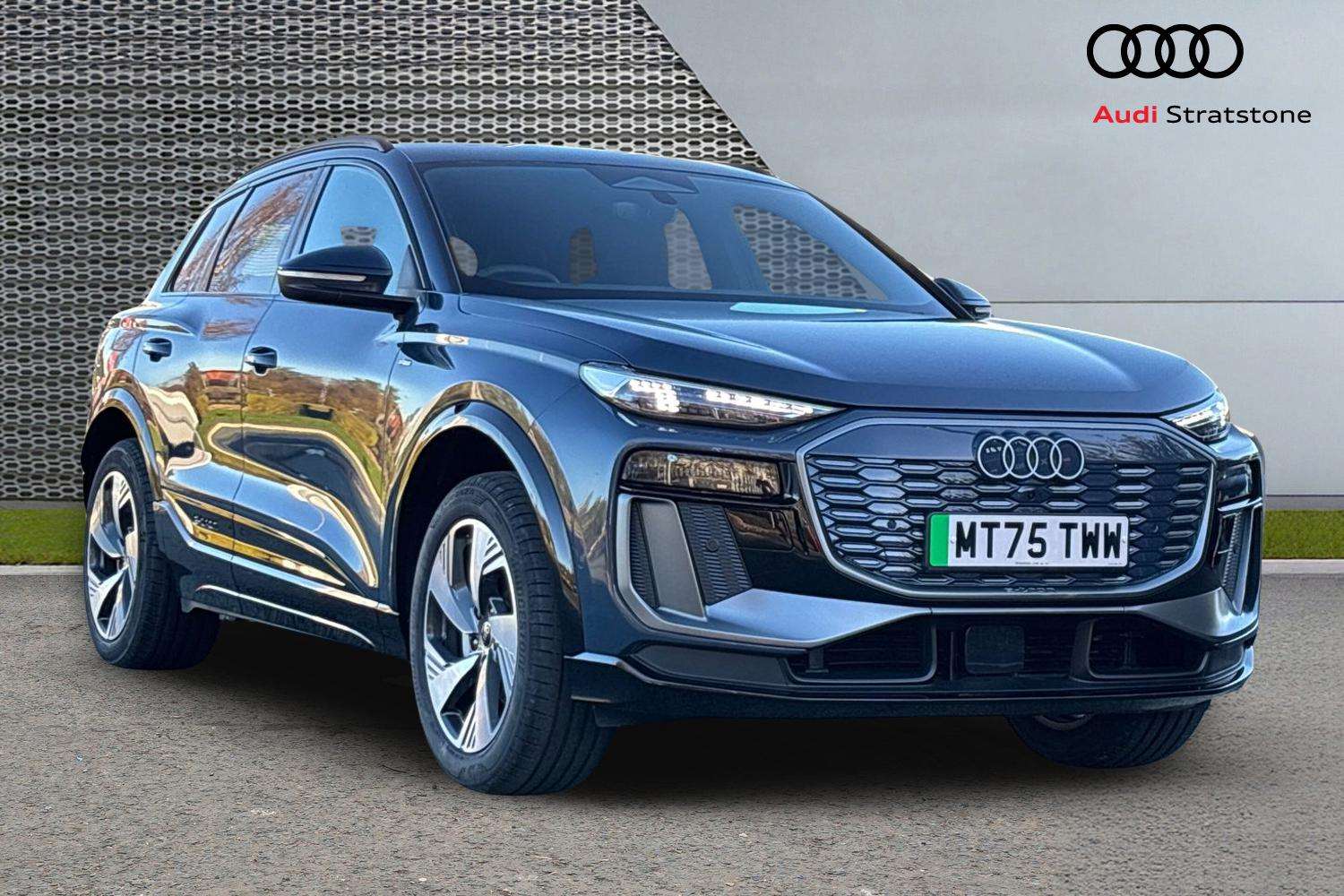 Main listing image - Audi Q6 e-tron