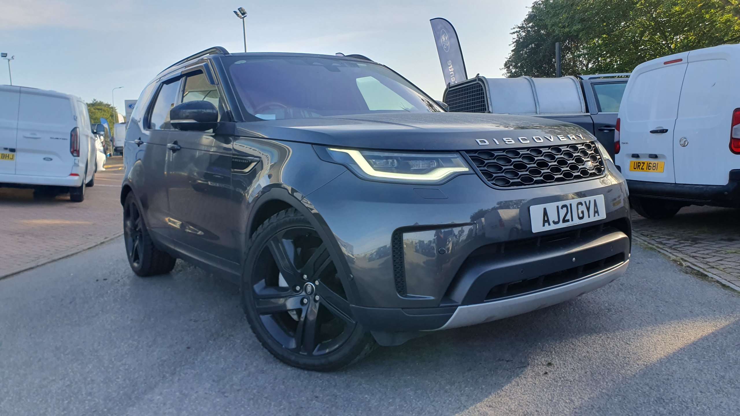 Main listing image - Land Rover Discovery