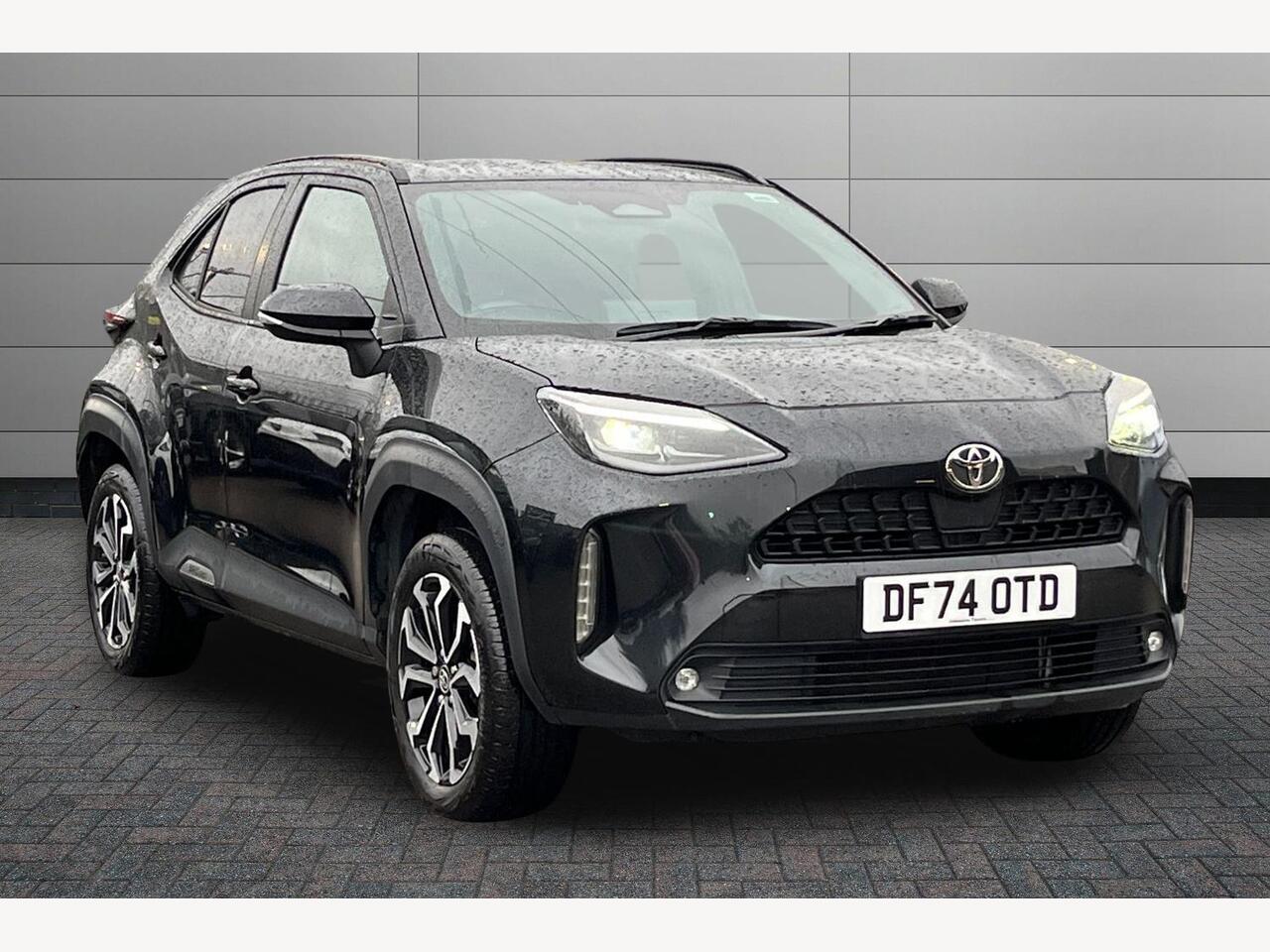 Main listing image - Toyota Yaris Cross