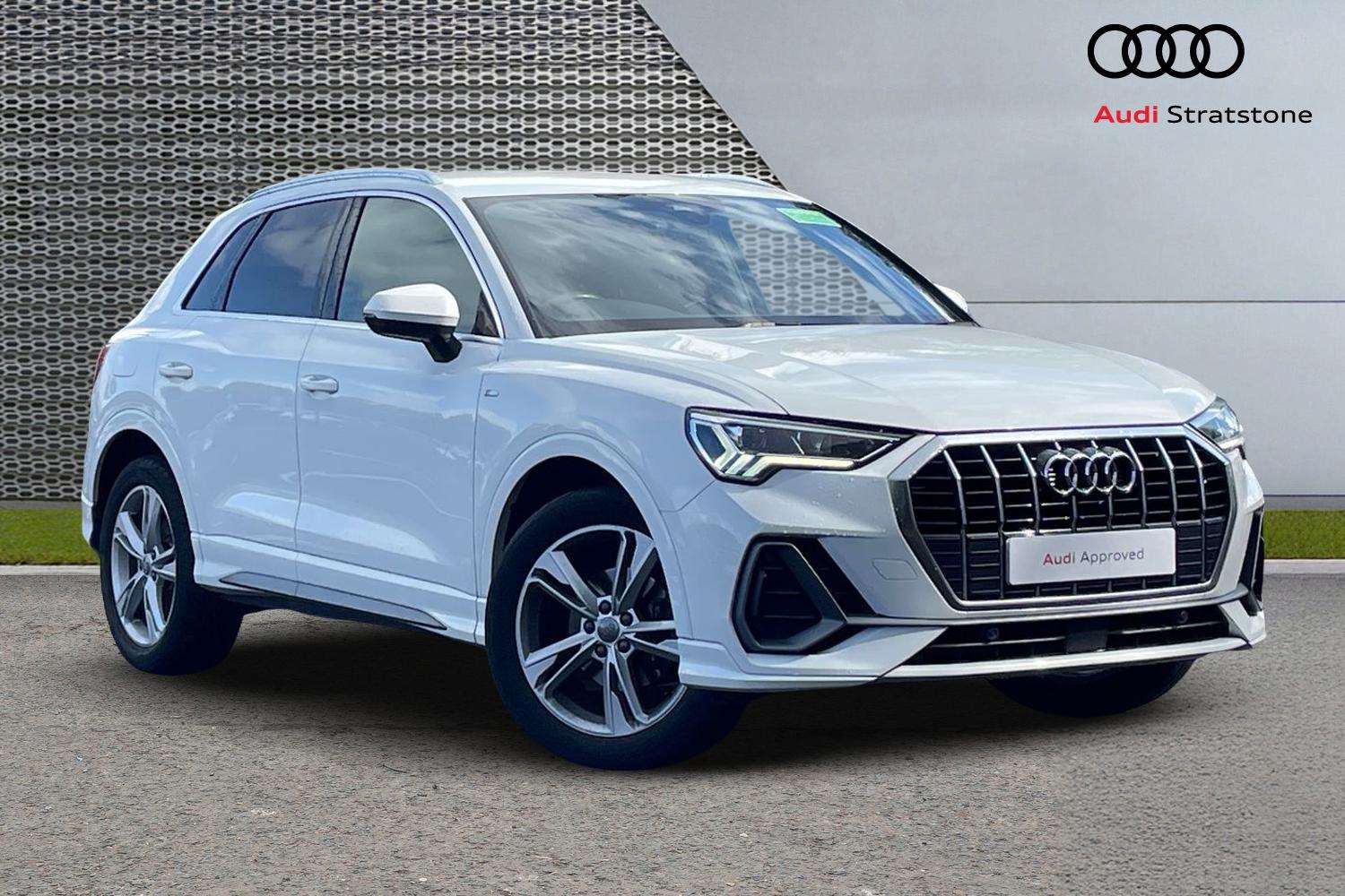 Main listing image - Audi Q3