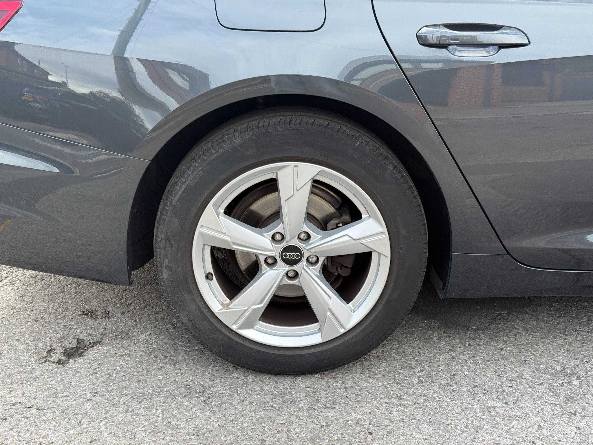 Main listing image - Audi A6