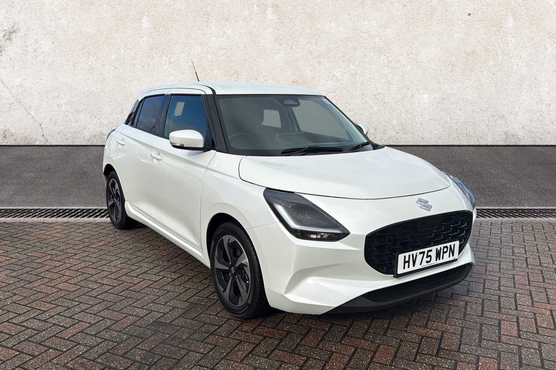 Main listing image - Suzuki Swift
