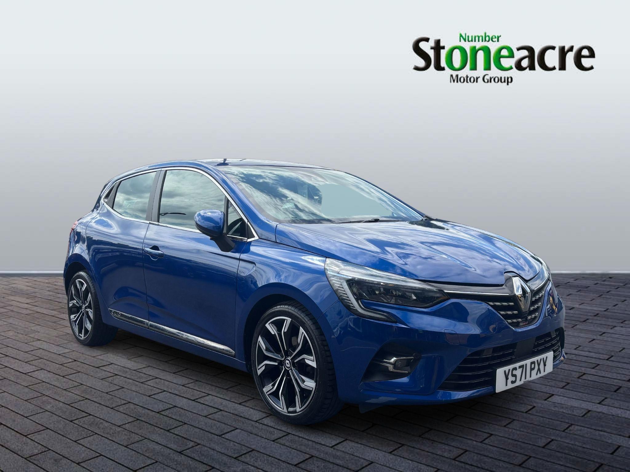 Main listing image - Renault Clio