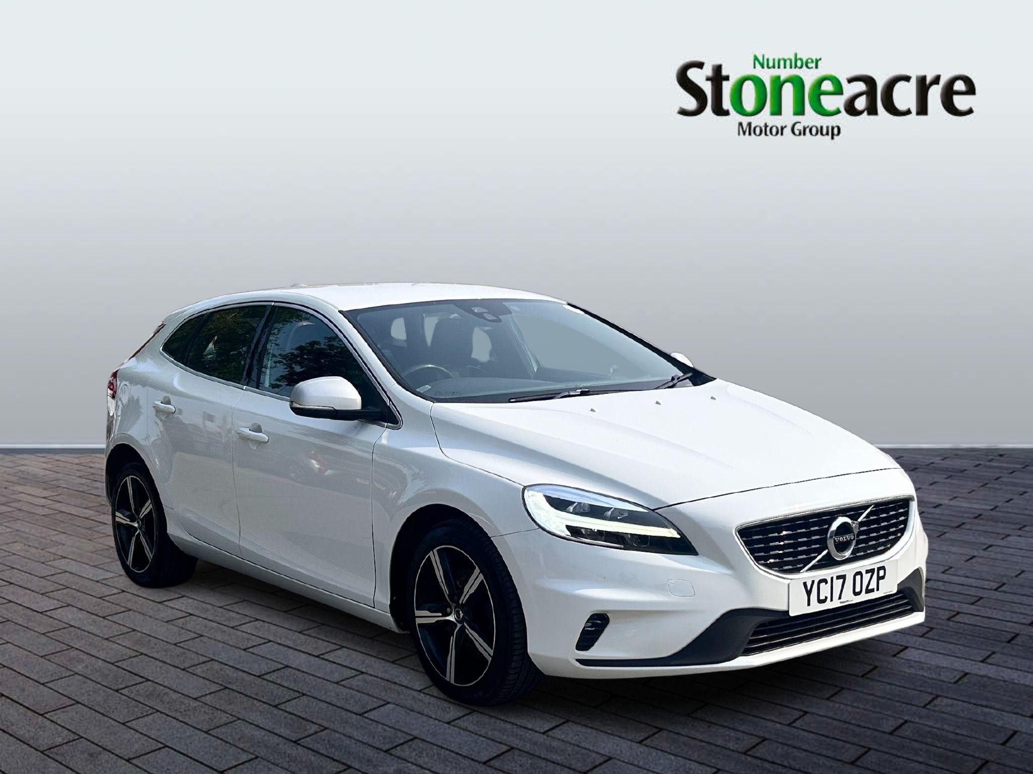 Main listing image - Volvo V40