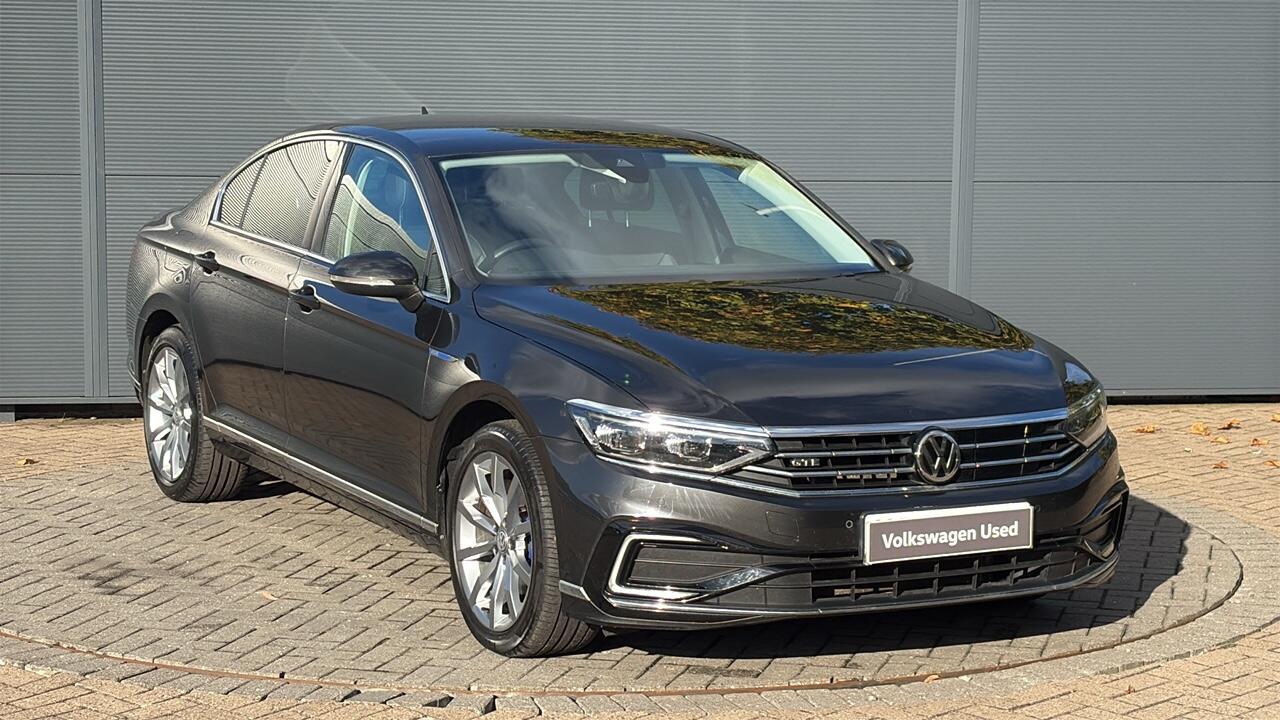 Main listing image - Volkswagen Passat