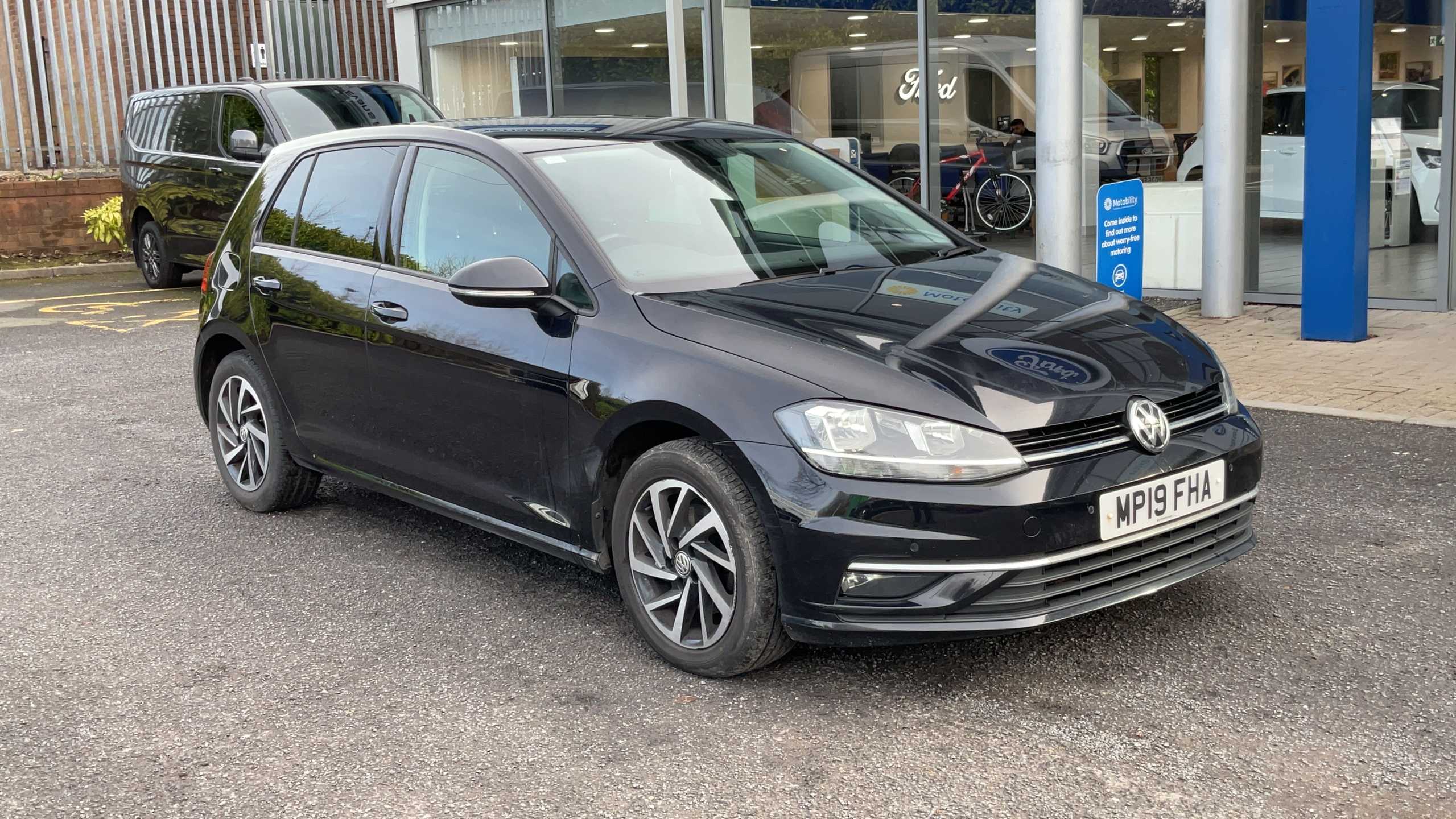 Main listing image - Volkswagen Golf