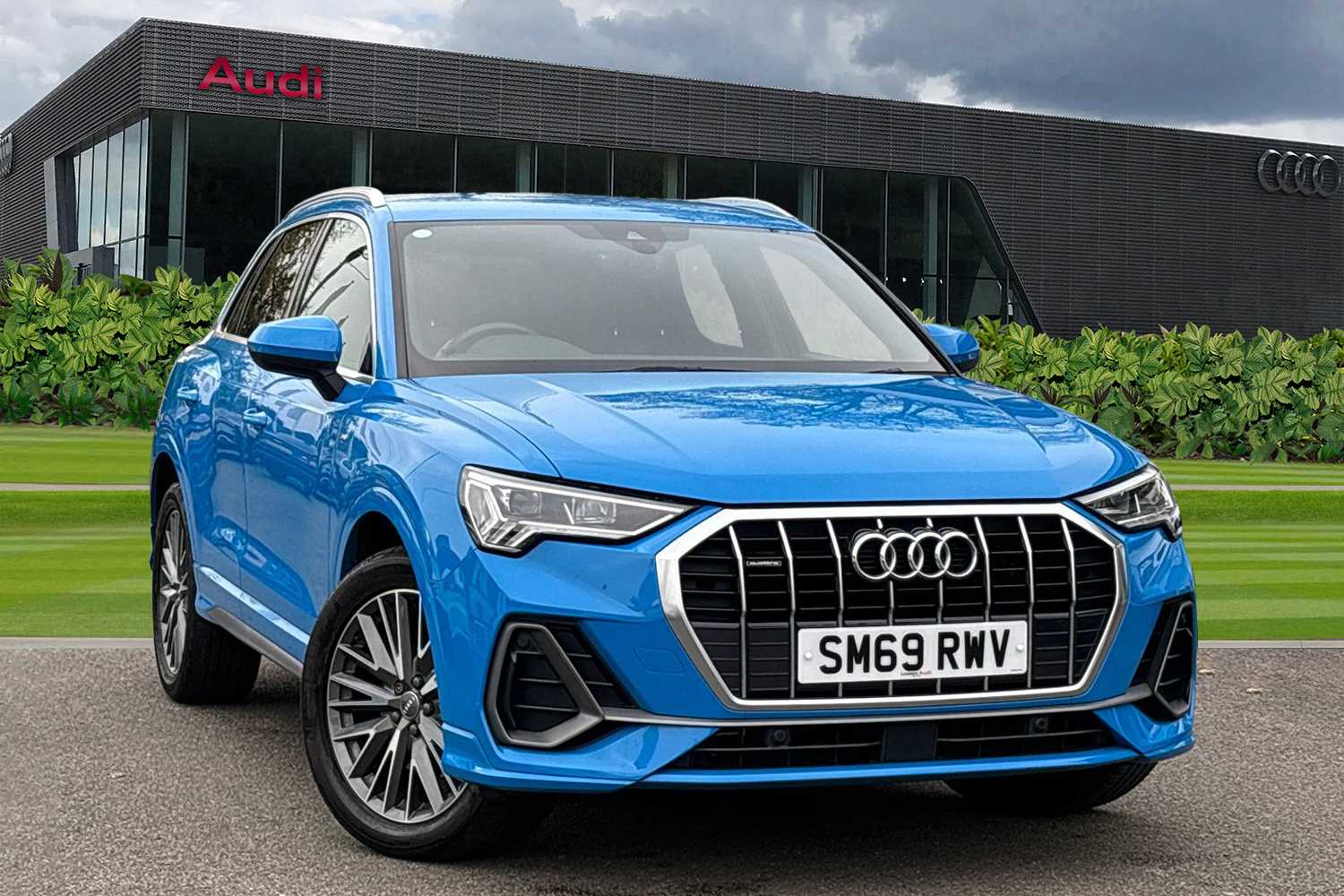 Main listing image - Audi Q3