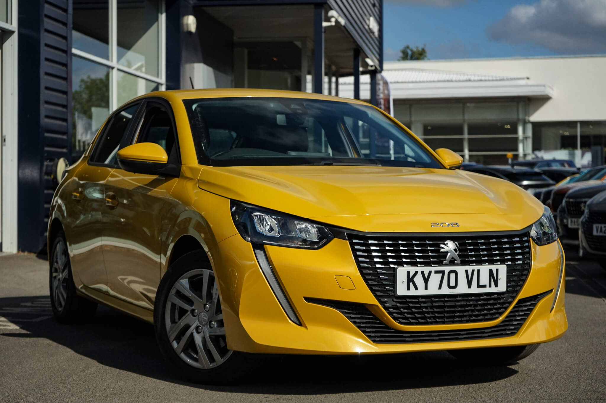 Main listing image - Peugeot 208