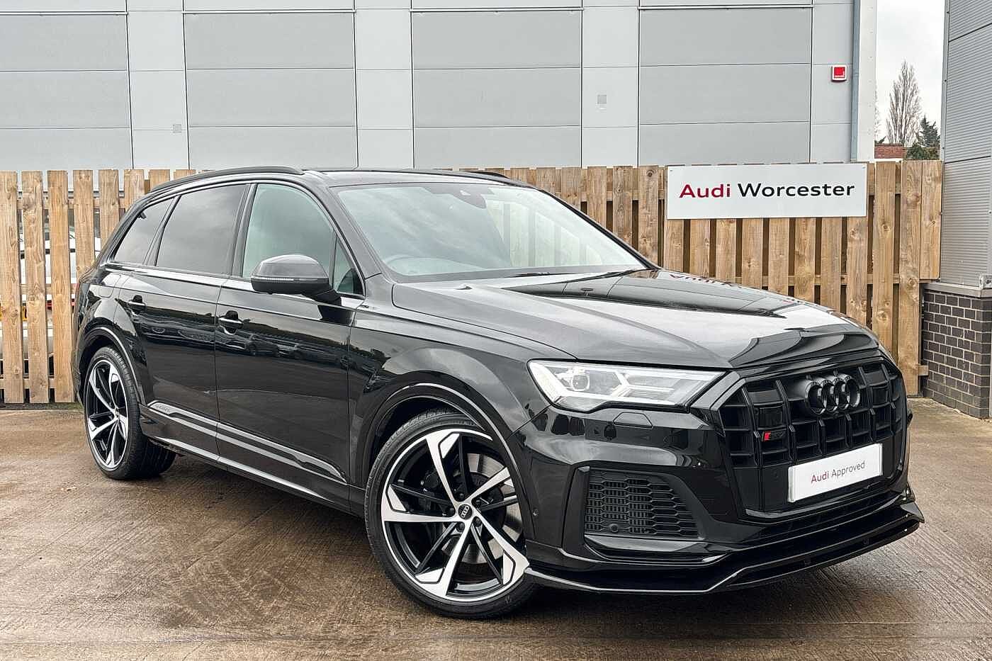 Main listing image - Audi Q7