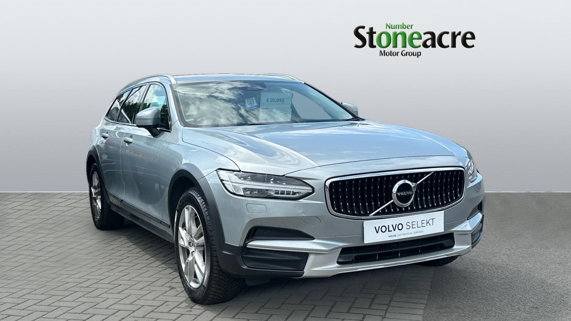 Main listing image - Volvo V90
