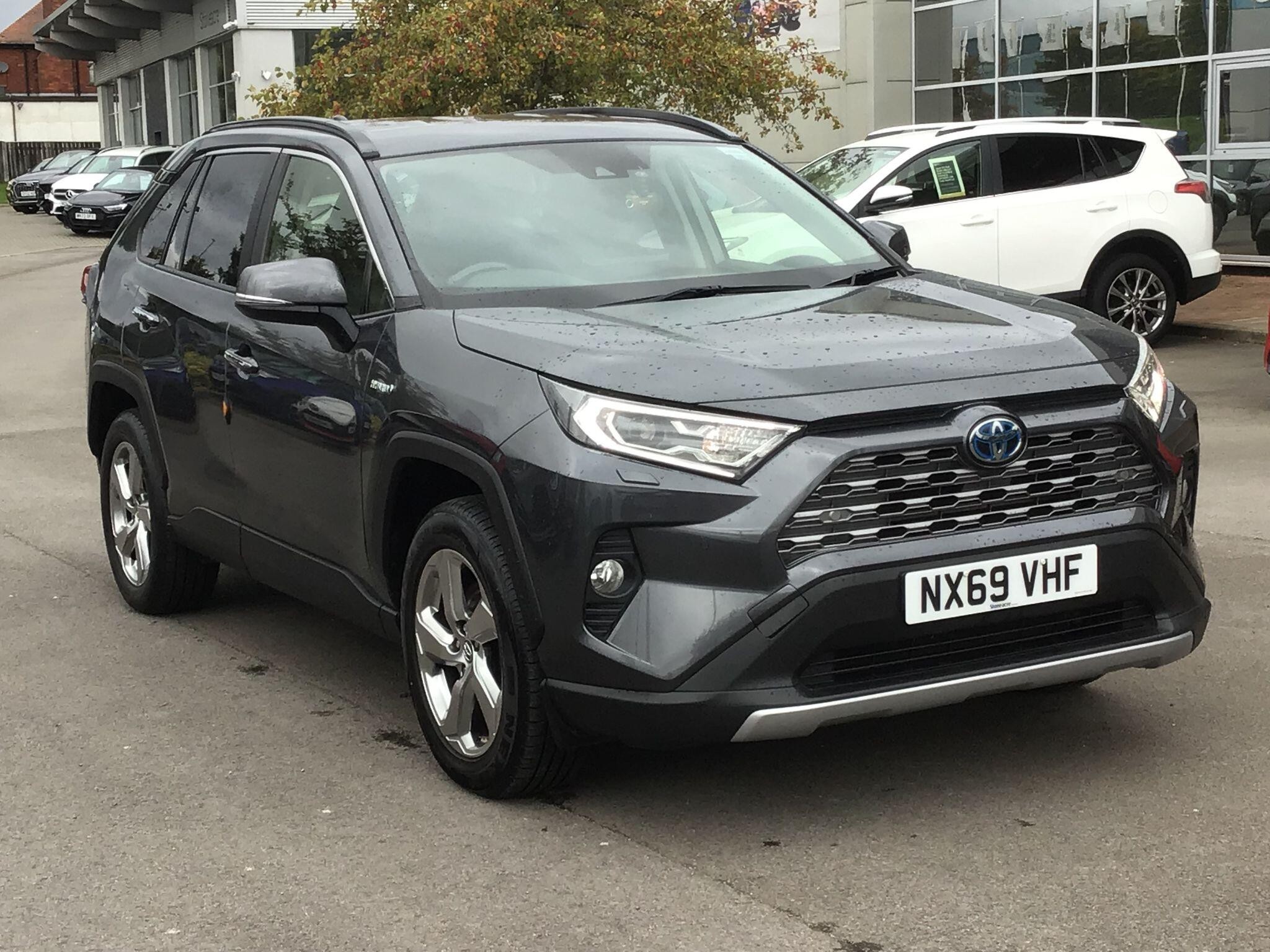 Main listing image - Toyota RAV4