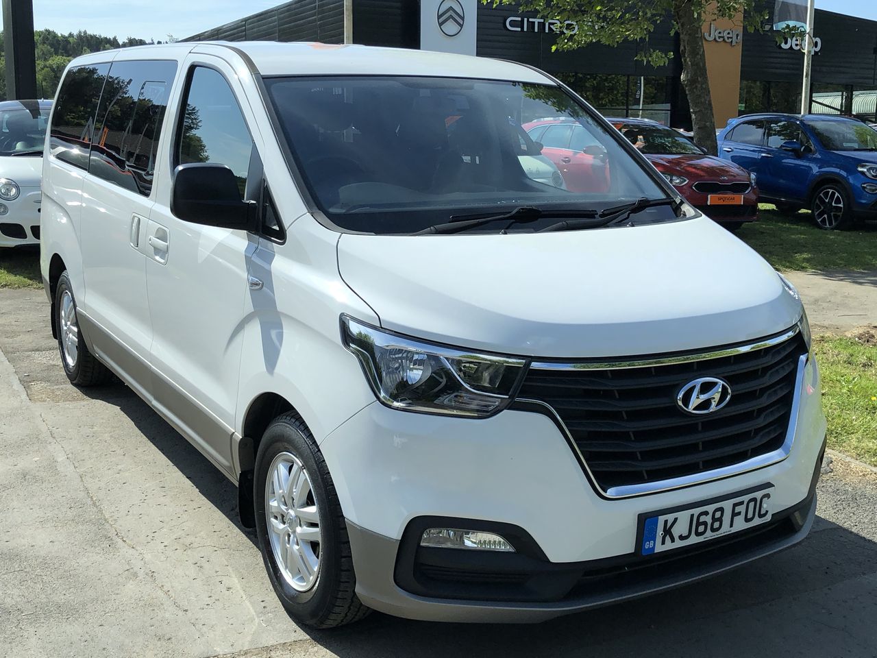 Main listing image - Hyundai i800