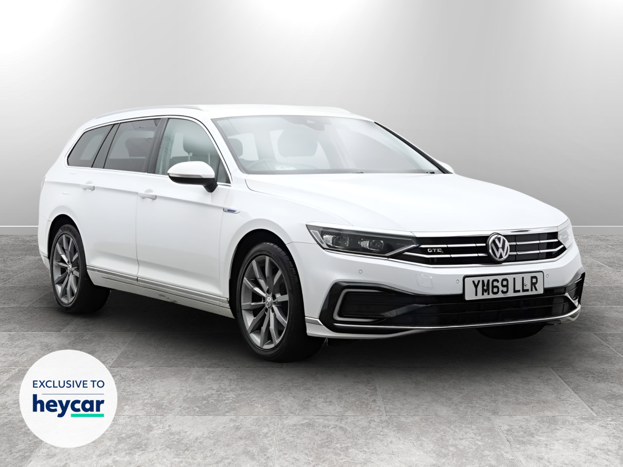 Main listing image - Volkswagen Passat GTE