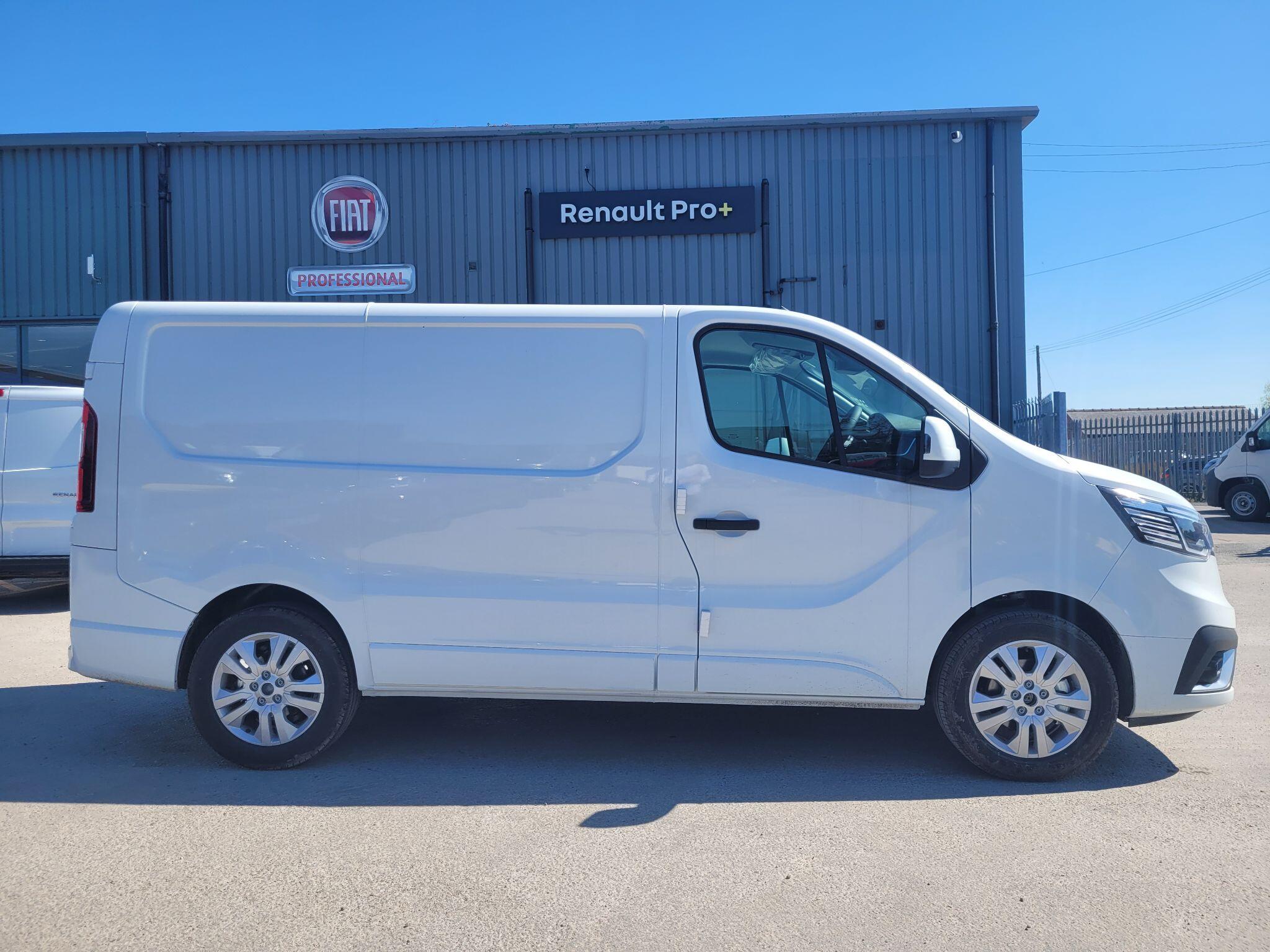 Main listing image - Renault Trafic