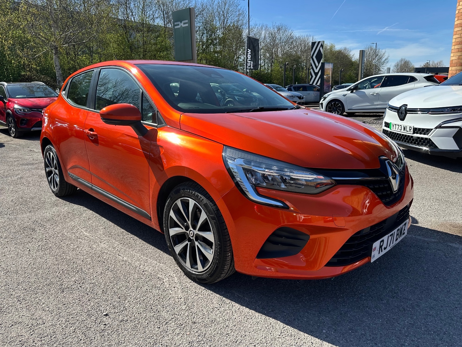 Main listing image - Renault Clio
