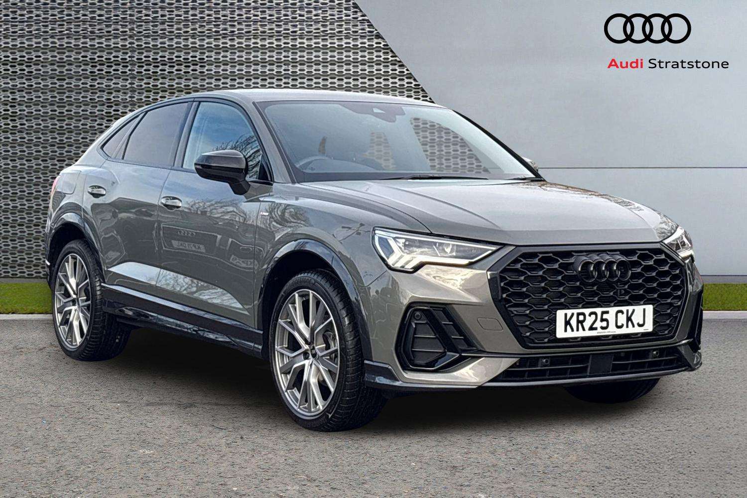 Main listing image - Audi Q3