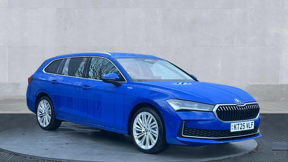 Main listing image - Skoda Superb Estate