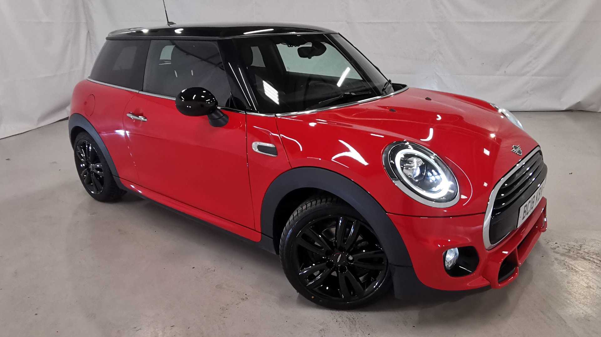 Main listing image - MINI Hatchback