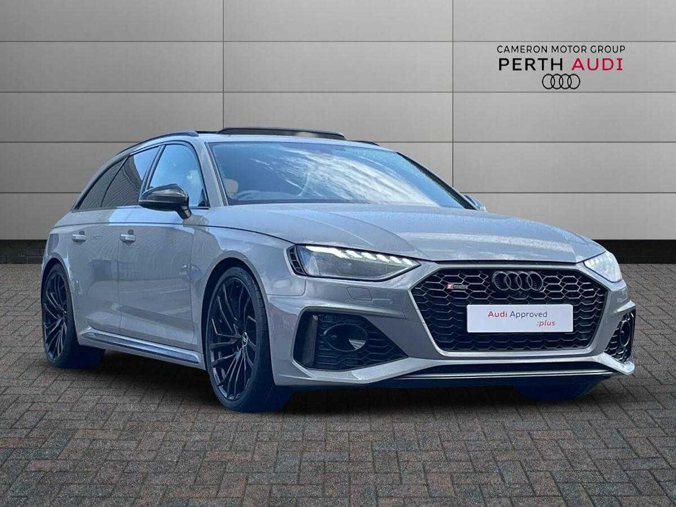 Main listing image - Audi RS4