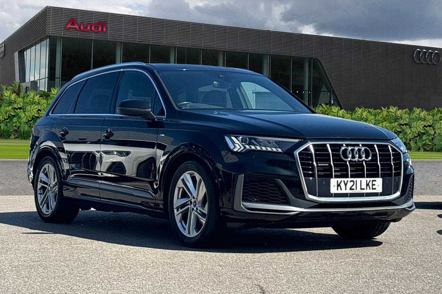 Main listing image - Audi Q7