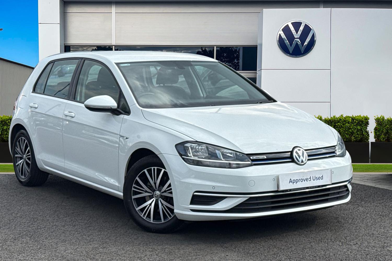 Main listing image - Volkswagen Golf