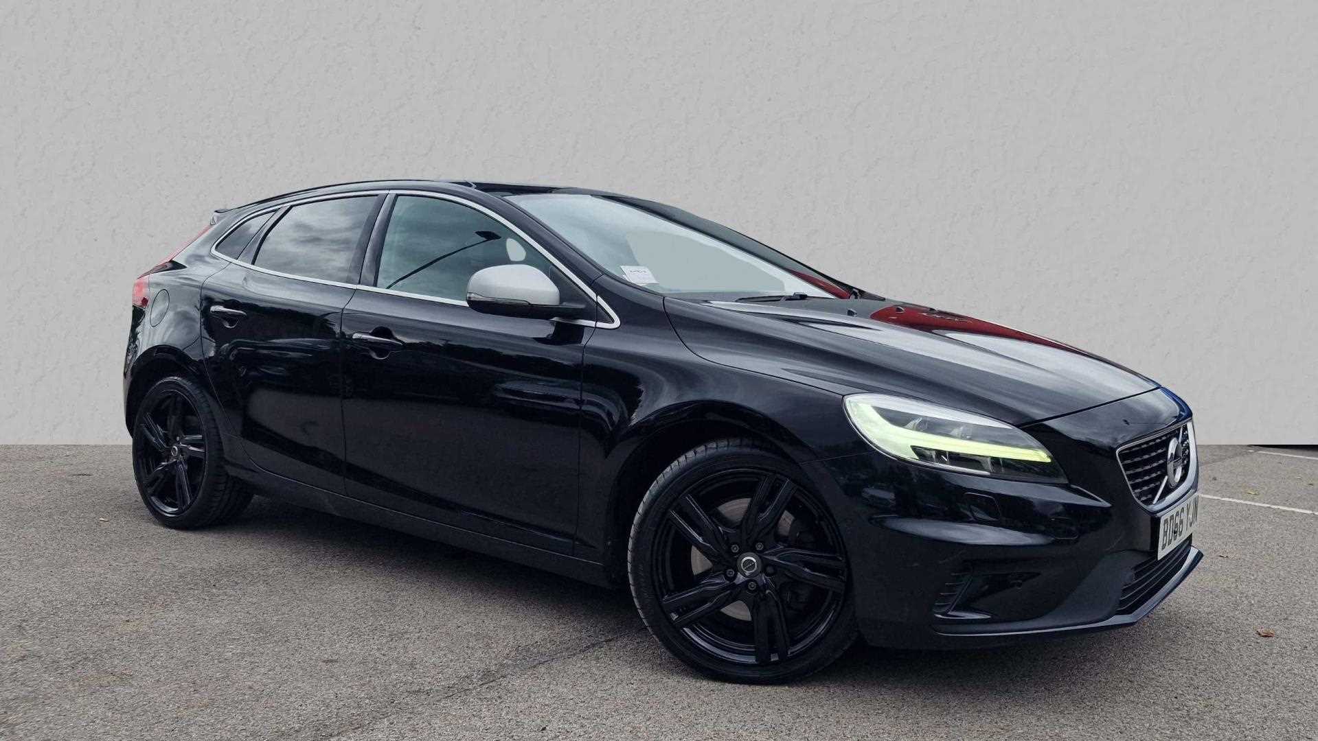 Main listing image - Volvo V40