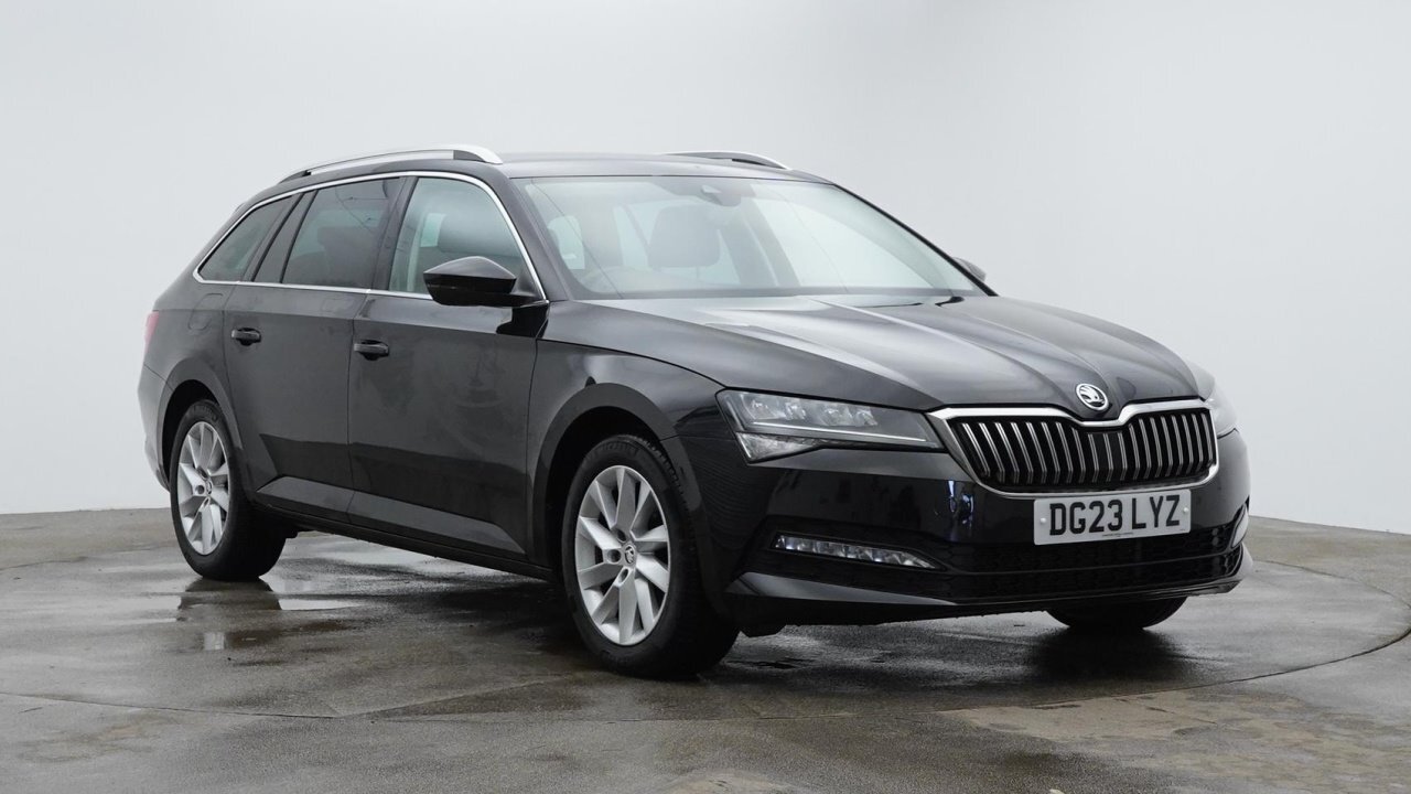 Main listing image - Skoda Superb Estate