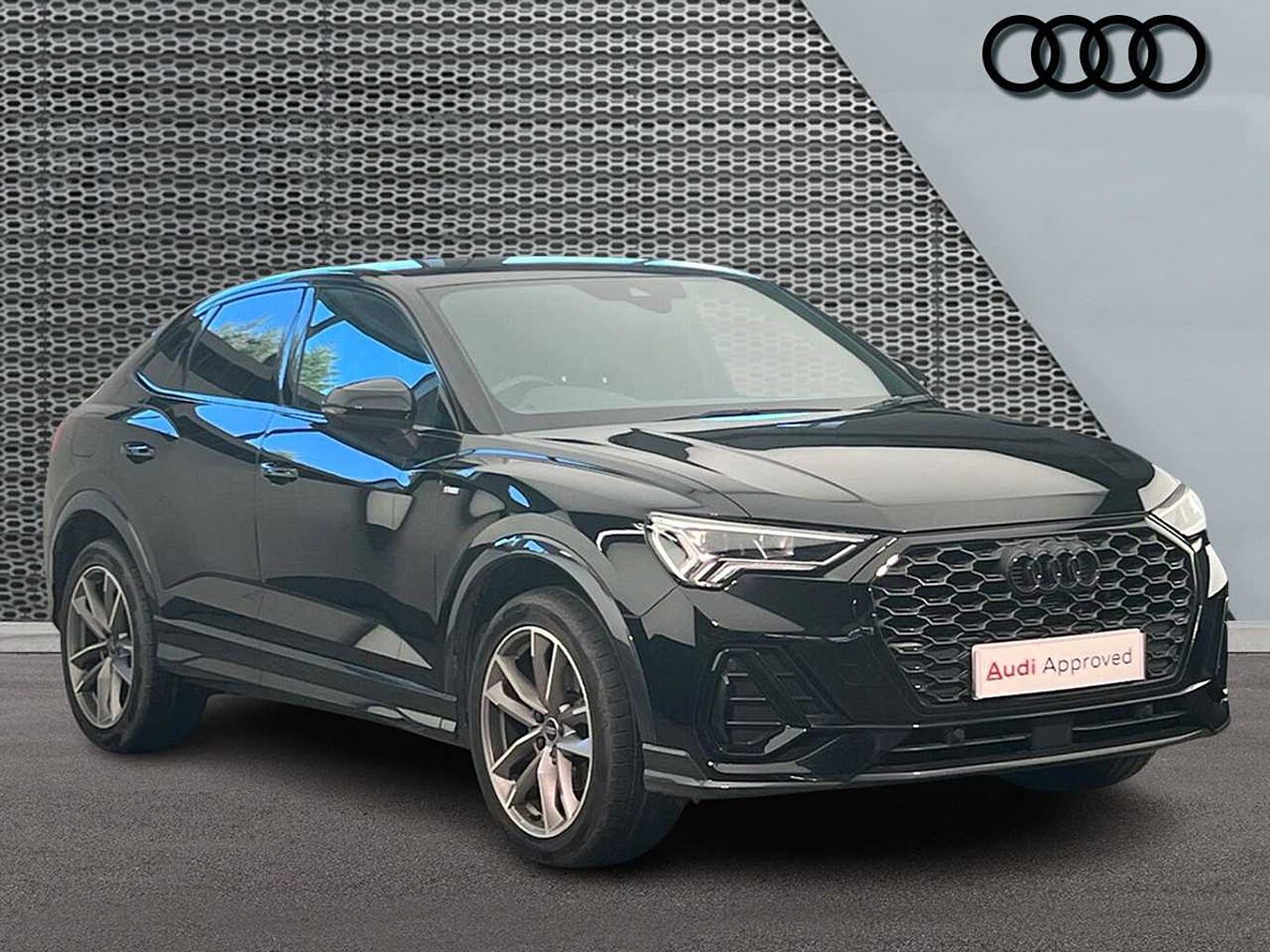 Main listing image - Audi Q3