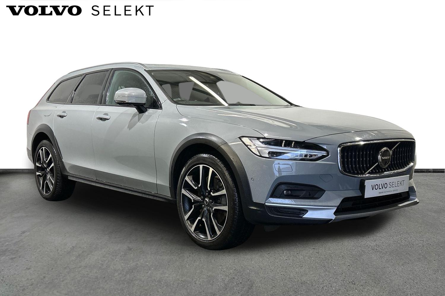 Main listing image - Volvo V90 Cross Country