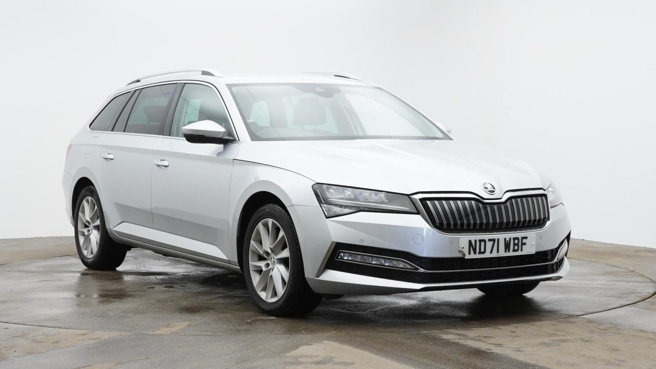 Main listing image - Skoda Superb Estate